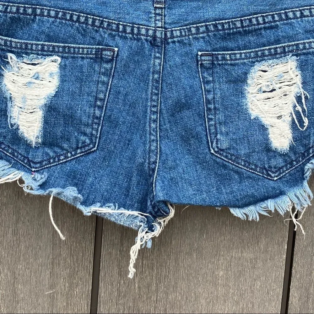 Destroyed Denim Cutoff Shorts‎